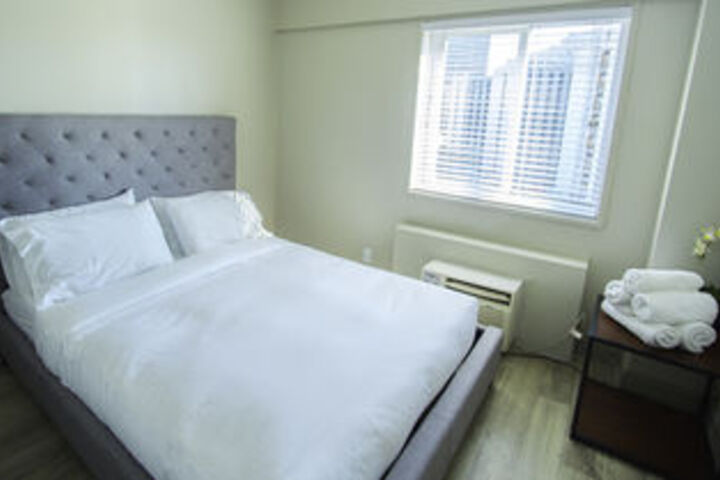 Room 9 of 30