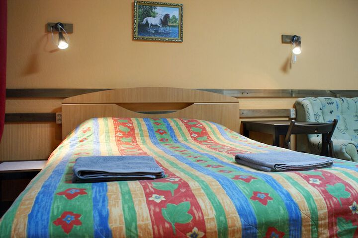 Room 5 of 93