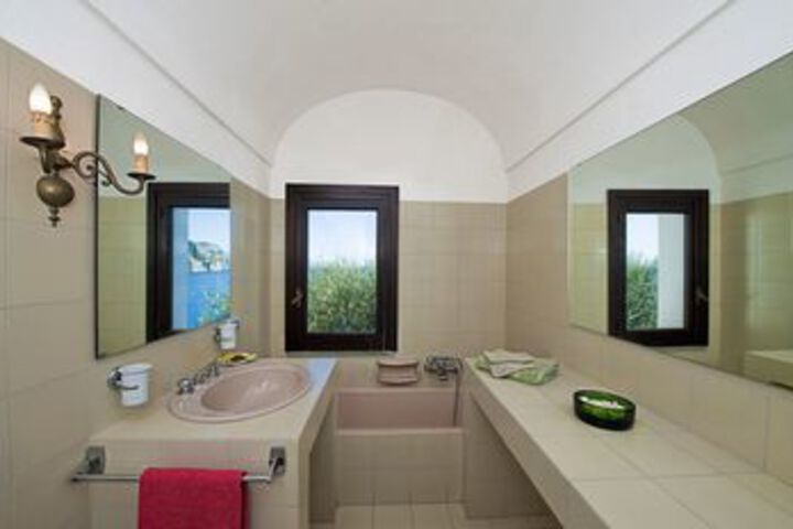 Room 3 of 32