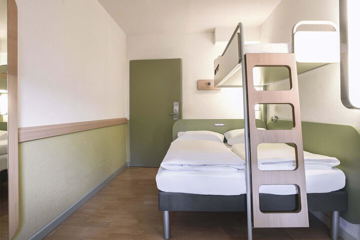 Room 9 of 28