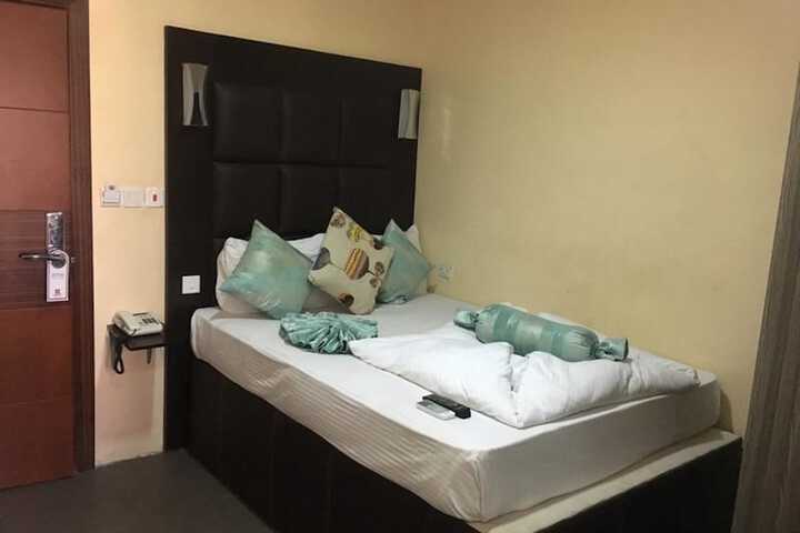 Room 5 of 22