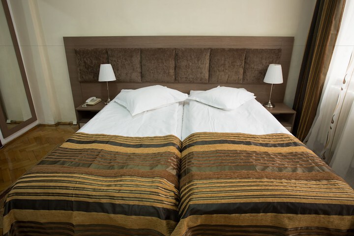 Room 3 of 35