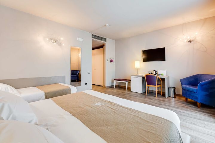Room 10 of 97