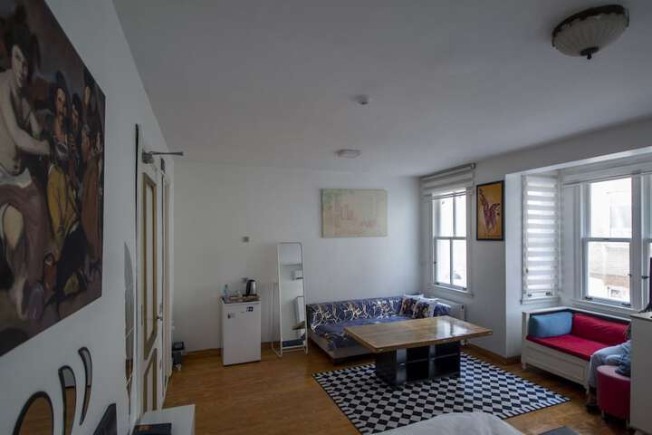 Room 12 of 99