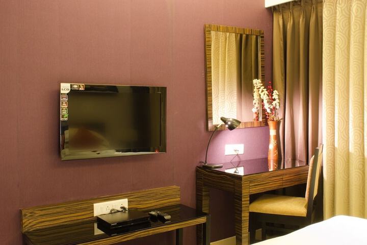 Room 12 of 25