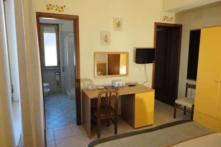 Room 18 of 34