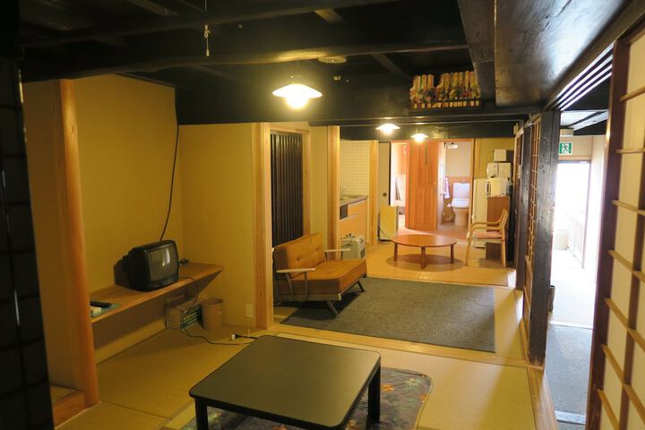 Room 15 of 48