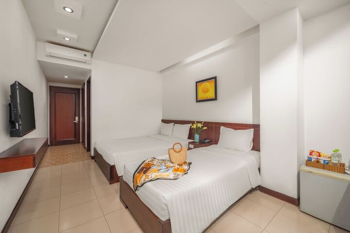 Room 11 of 77