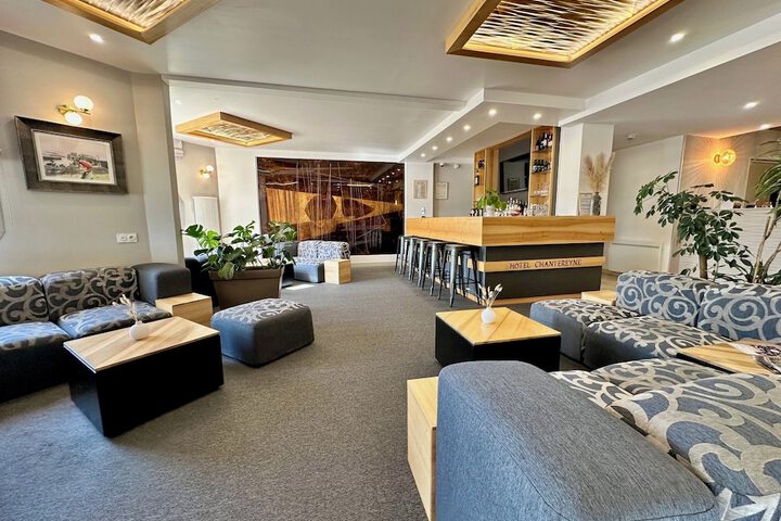 Lounge 41 of 46