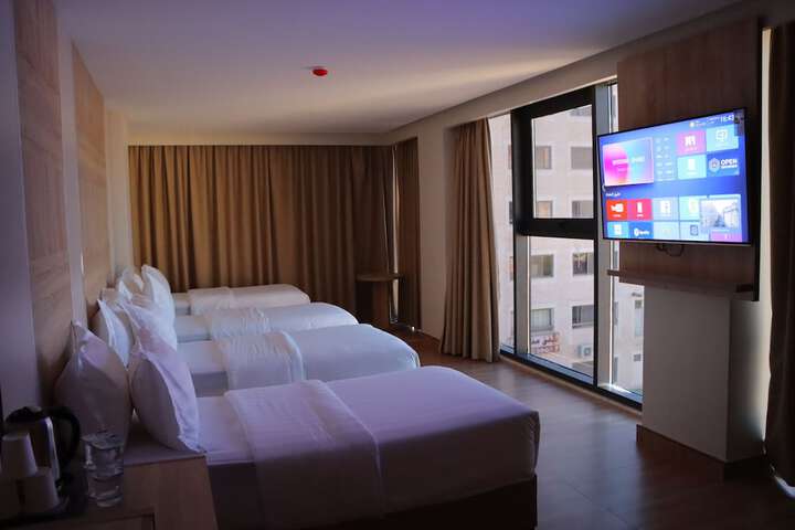 Room 19 of 37