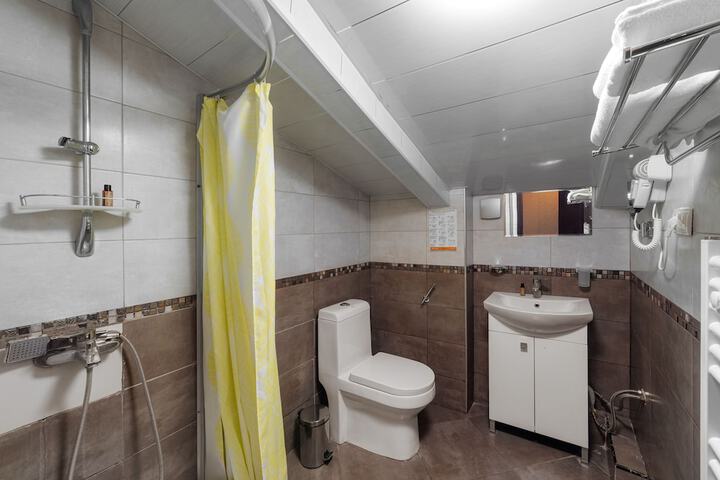 Room 47 of 104