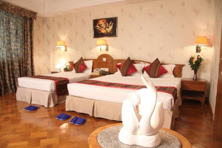 Room 3 of 32