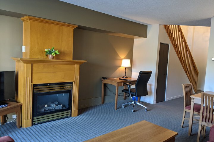 Suite Queen Bed (2 of 7)