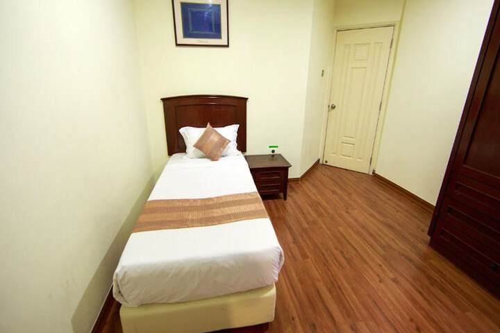 Room 13 of 42