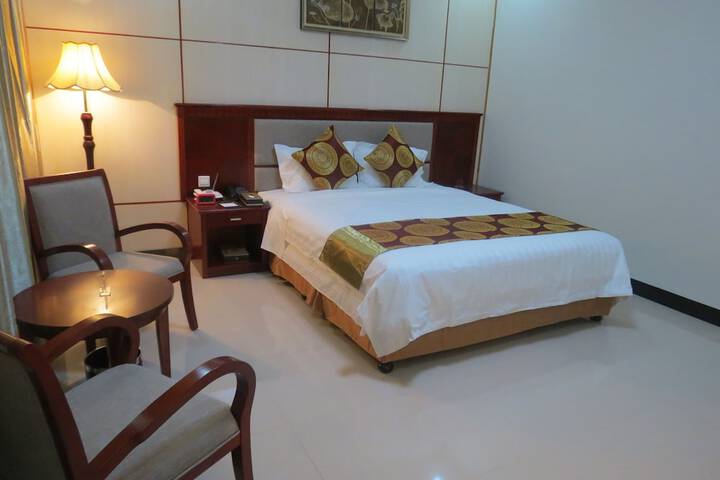 Room 6 of 33