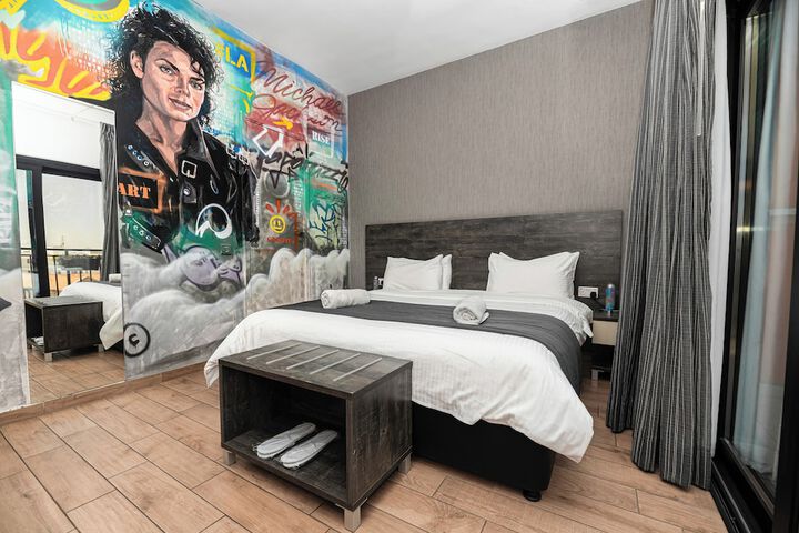 Room 36 of 216