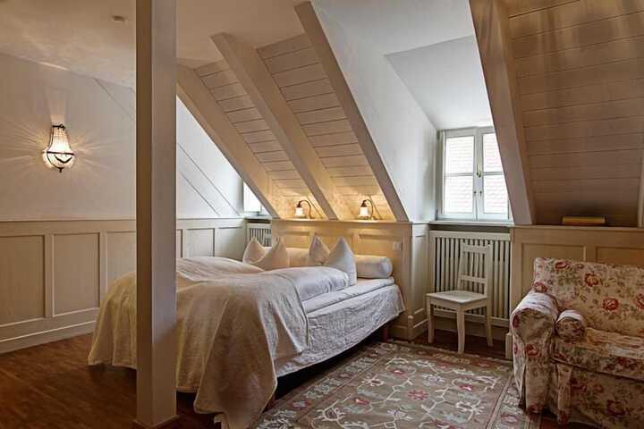 Room 8 of 63