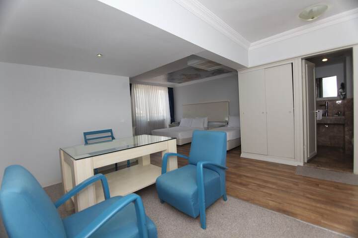 Room 5 of 25