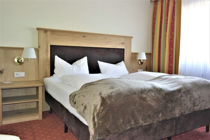 Room 3 of 38