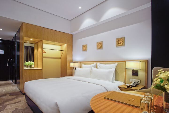 Room 10 of 19