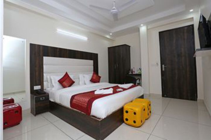 Room 17 of 32