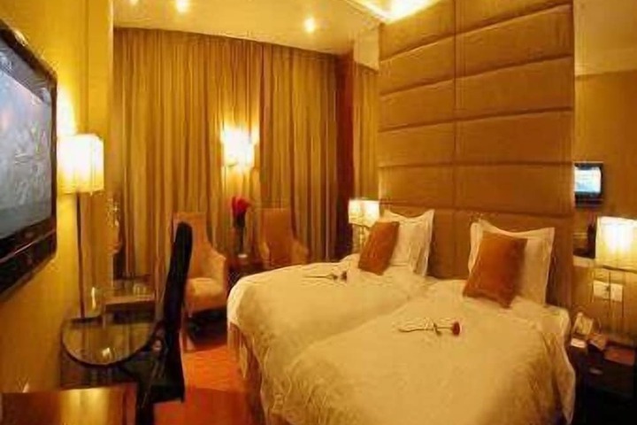 Room 4 of 7