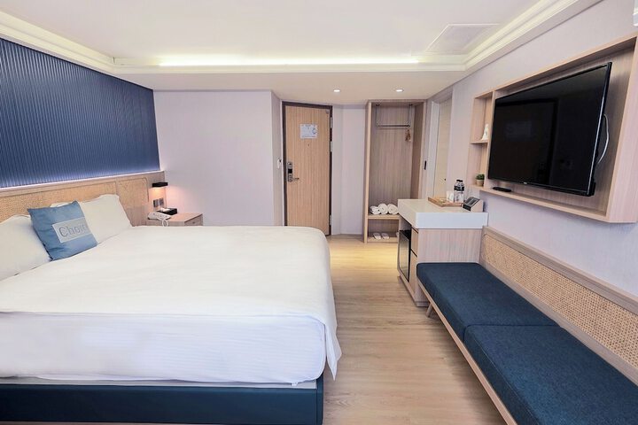 Room 10 of 33