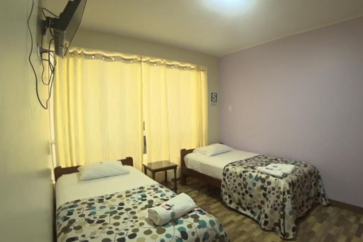Room 6 of 10