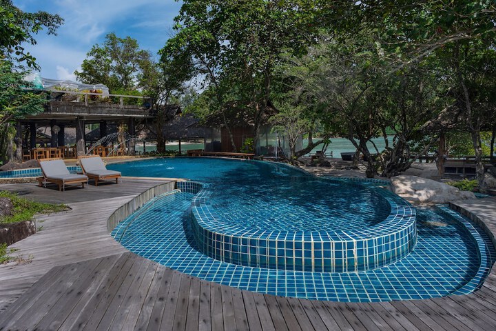 Hotel with Pool