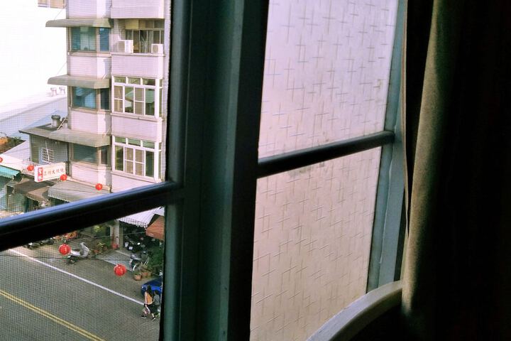 Room 5 of 18