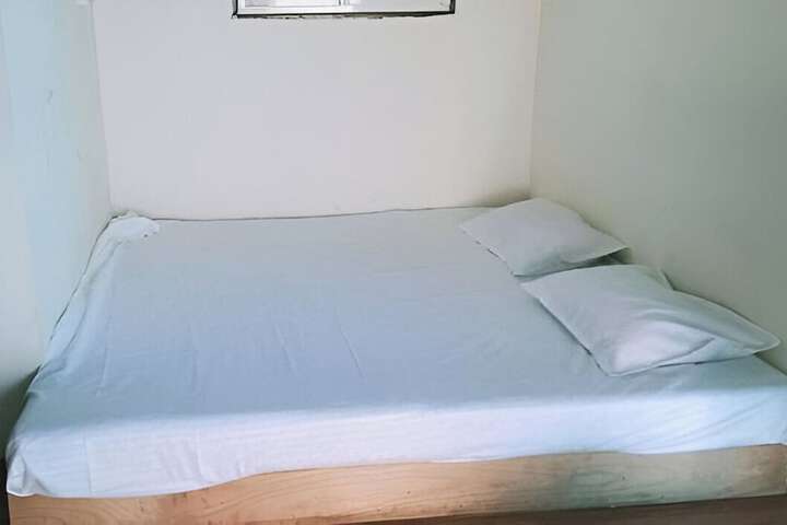 Room 8 of 43