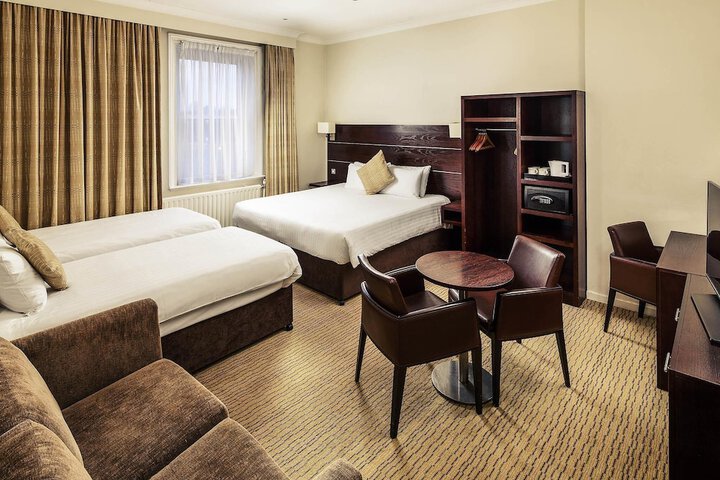 Room 28 of 104