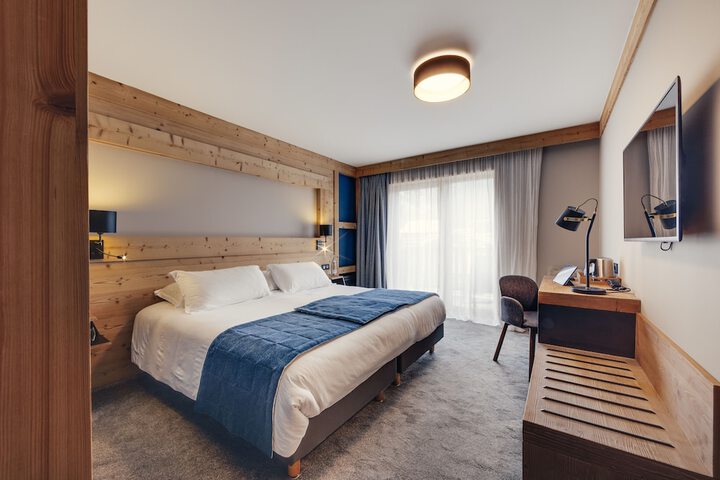 Room 6 of 77