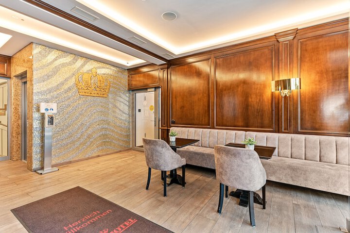 Entrance & Lobby