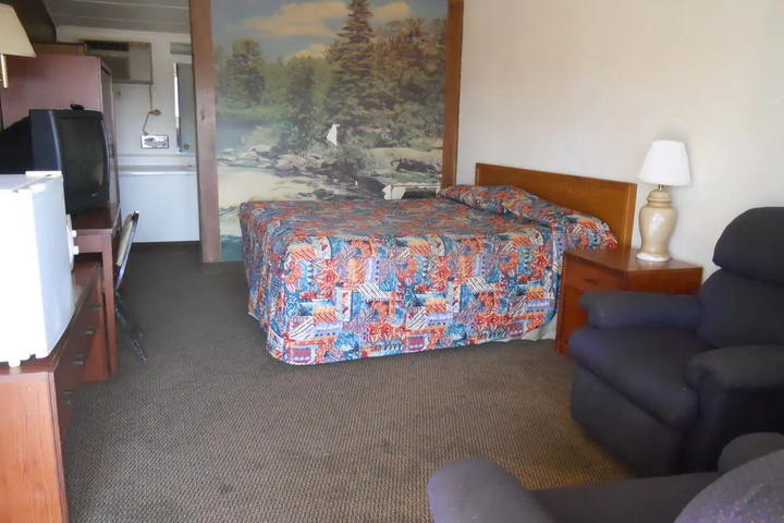 Room 4 of 13