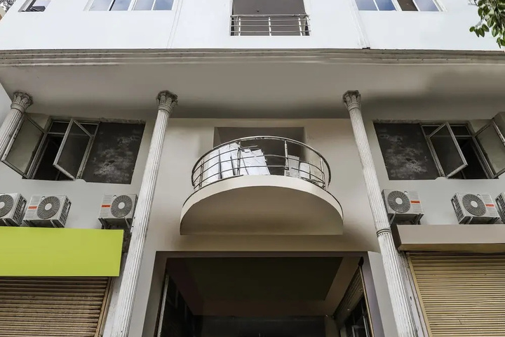 OYO SilverKey 27892 Shanti Complex