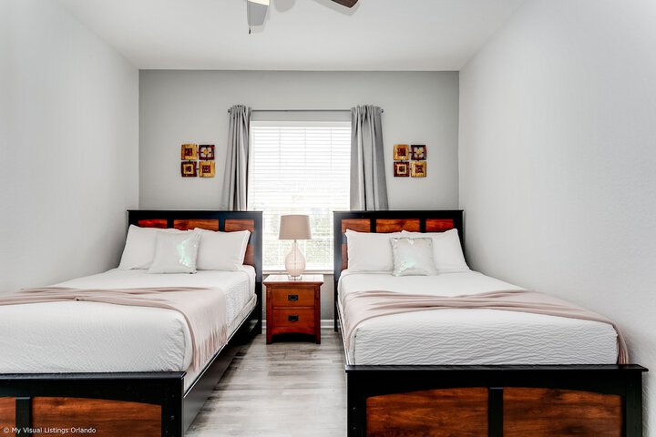 Room 2 of 65