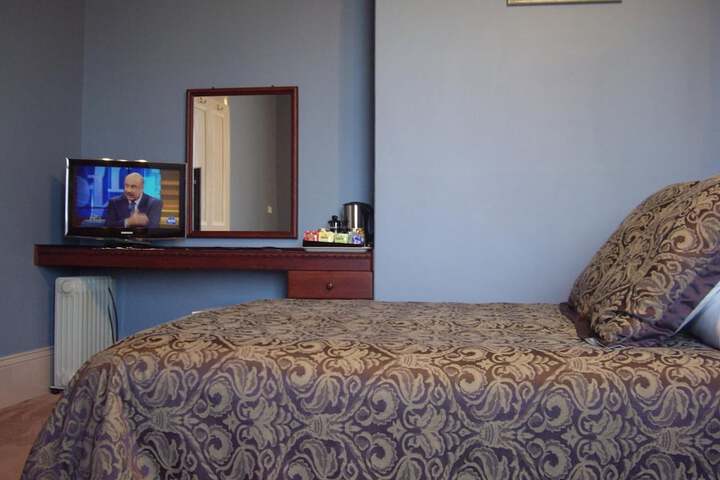 Room 9 of 34