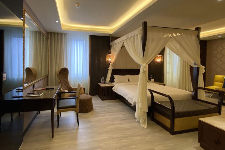 Room 25 of 80