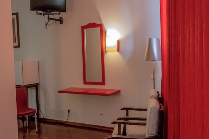 Room 11 of 19