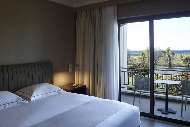 Room 26 of 185