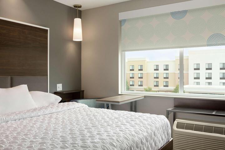 1 King Bed (8 of 11)