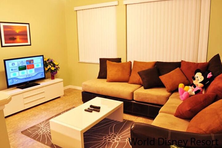 Lounge 11 of 14