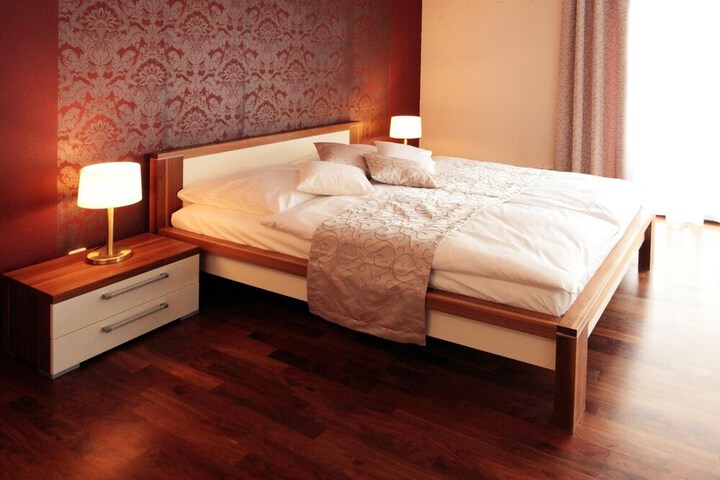 Room 9 of 32