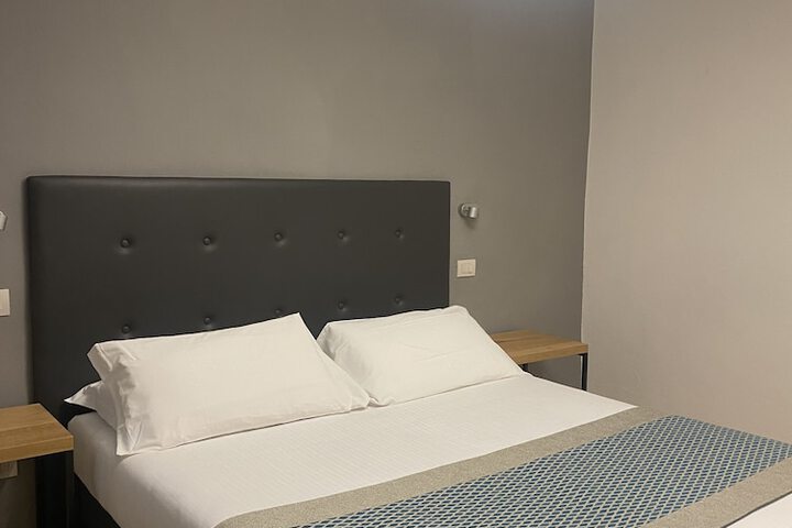 Room 16 of 28
