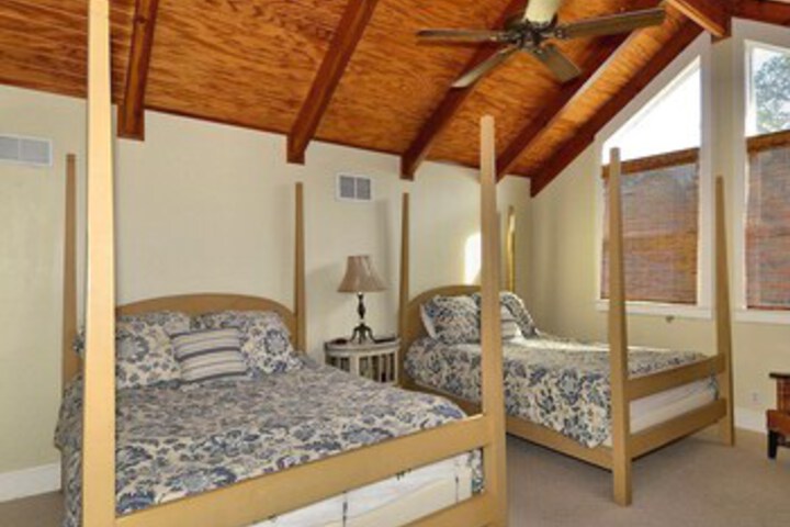 Room 9 of 12