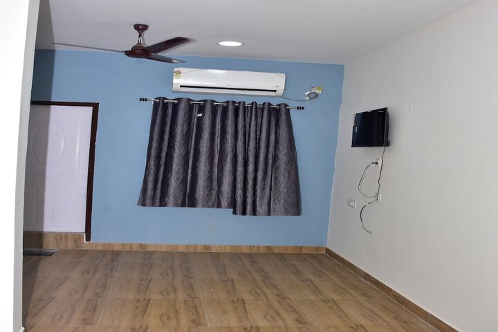 Room 11 of 14