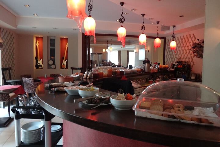Dining 48 of 60