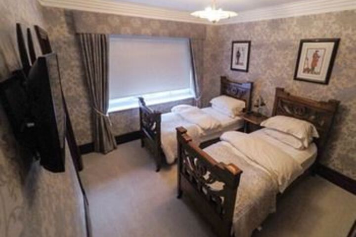 Room 7 of 25
