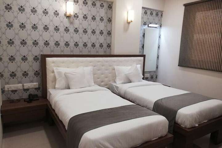 Room 4 of 5